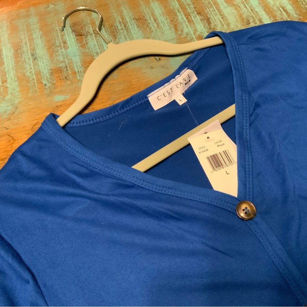 🌸🌸 C'est La Vie Women's V-Neck Blue Blouse